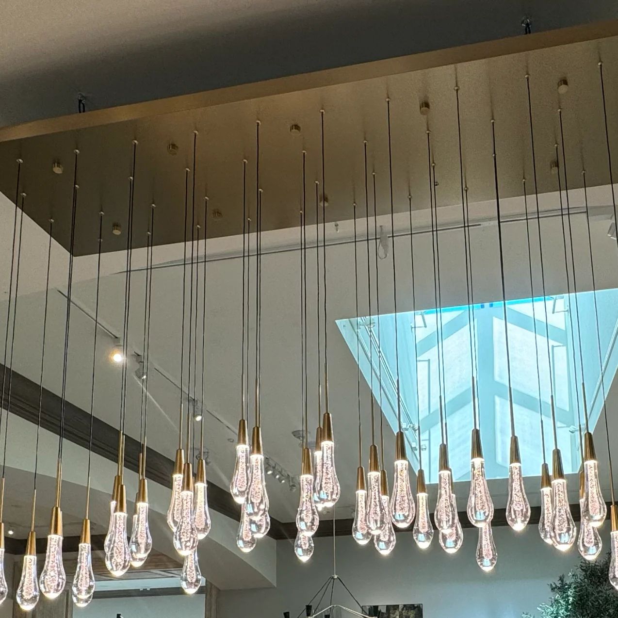 SOLITAIRE LINEAR CHANDELIER 37'' 50'' 70'' 87" 120"